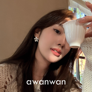 阿婉Wan冬日雏菊~甜美气质轻奢设计高级感花朵纹理耳钉简约耳饰