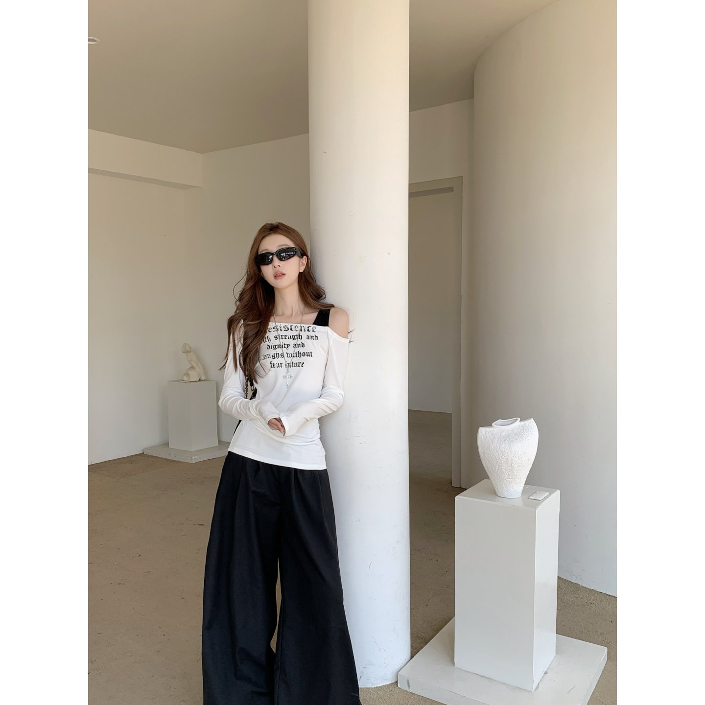 铅笔莓莓【寒素冷飒】美式字母印花斜肩长袖T恤女春辣妹修身上衣