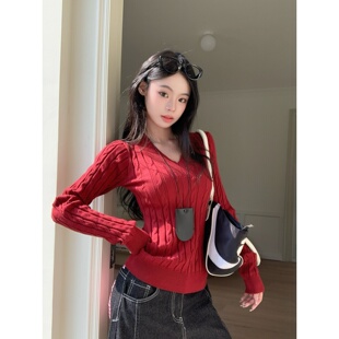 铅笔莓莓 复古红色V领针织衫 女春季 设计显瘦打底上衣 赤檀绾织