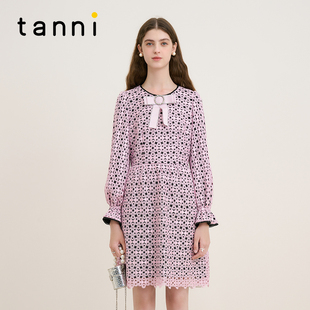 tanni25秋款 优雅气质双层甜美粉色镂空圆领收腰连衣裙TM31DR045B