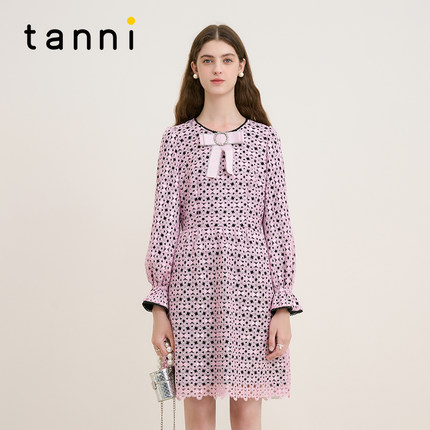 tanni25秋款优雅气质双层甜美粉色镂空圆领收腰连衣裙TM31DR045B