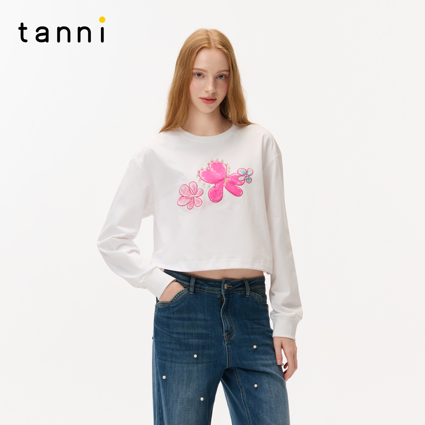 tanni25秋冬新款休闲百搭花朵印花短款长袖白色T恤上衣TO31TS011A