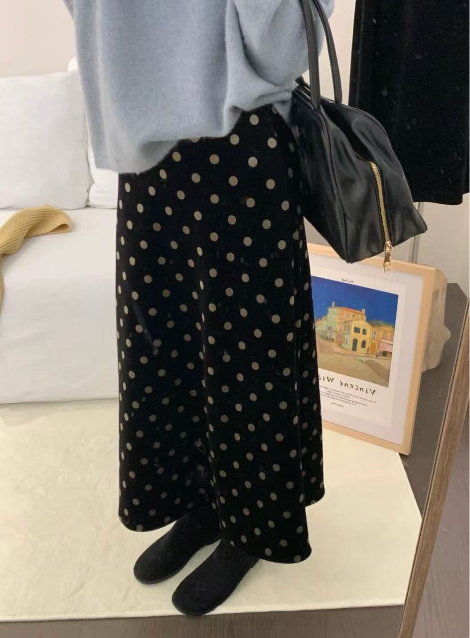 2025冬新款波点半身裙女法式小众加厚绒赫本风直筒略A中长款伞裙