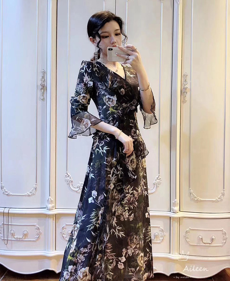 2019熹凤斋春夏桑蚕真丝V领喇叭袖收腰修身下开叉中长印花连衣裙