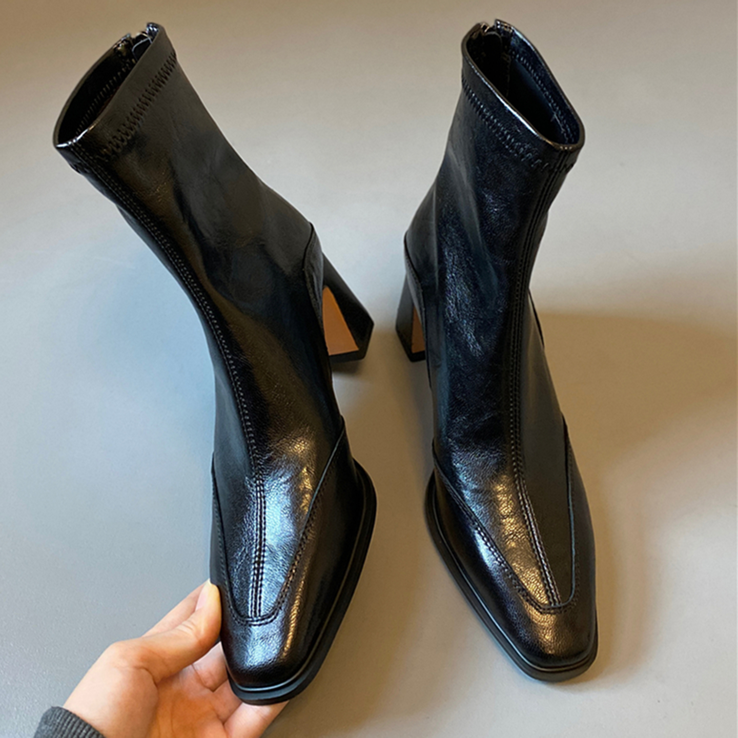 方头粗跟短靴女2025新款秋冬黑色