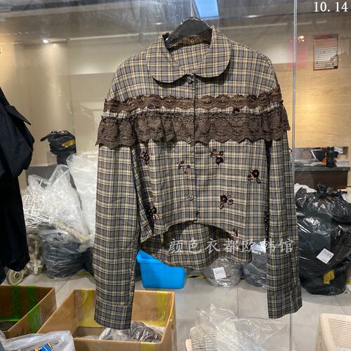 欧洲站2026秋冬新款时尚百搭翻领单排扣钉珠宽松显瘦格子短款衬衫