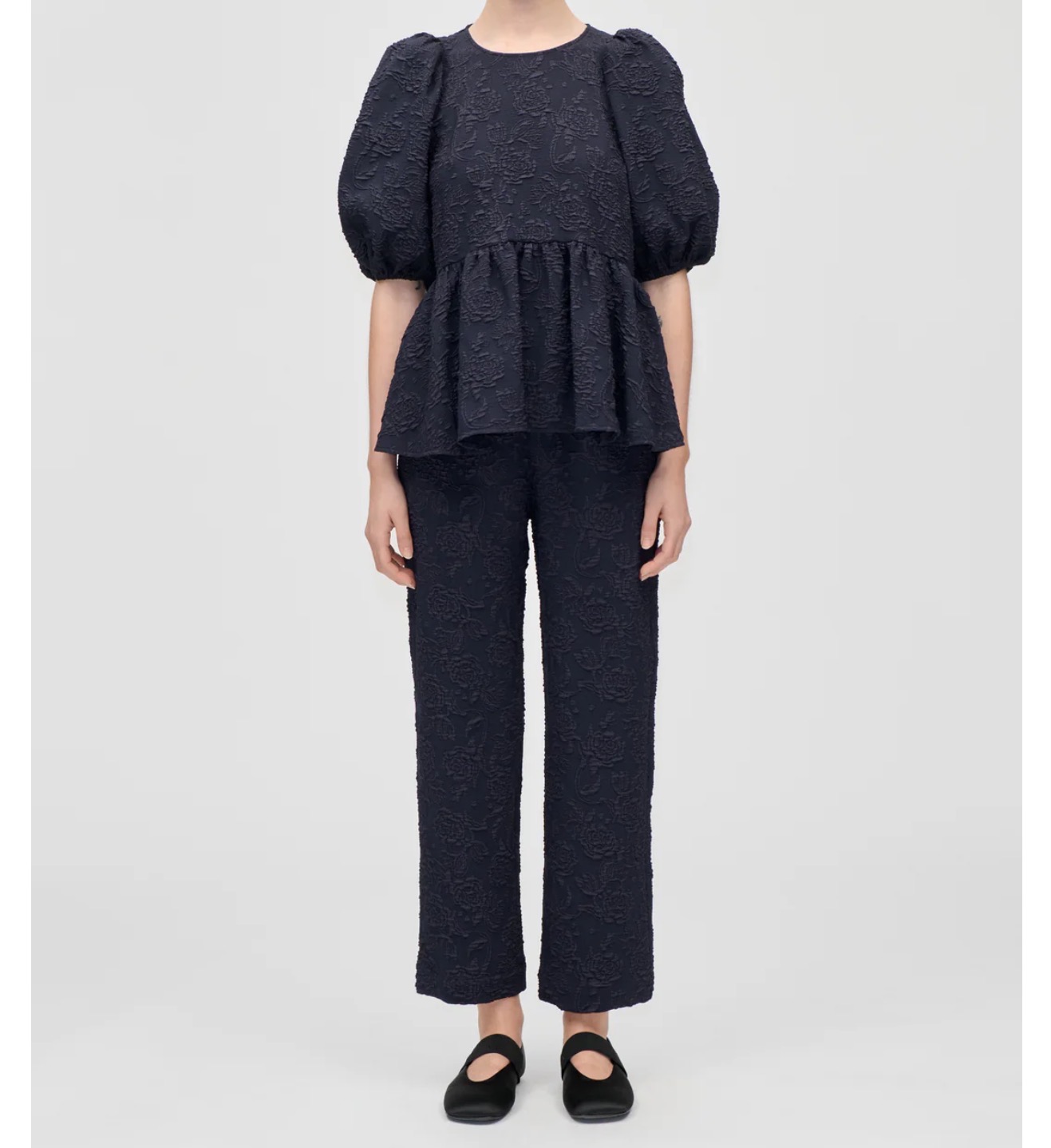 st 套装 老外偏大一码 也就是s的话拍xs差不多