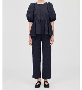 st 套装 老外偏大一码 也就是s的话拍xs差不多