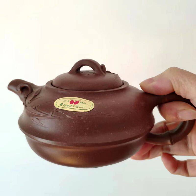 宜兴紫砂二厂老库存450cc大容量原矿紫泥腰线竹把茶壶手工贴竹叶