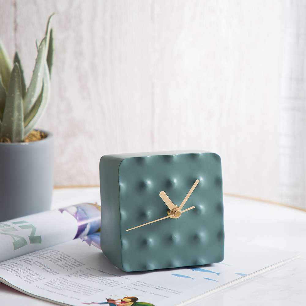 几何形座钟摆件树脂材质工艺品豆沙绿桌面立钟陈设家居现代简约