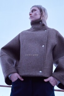 在途 丹麦设计潮牌Henrik Vibskov 2022秋冬新品Moon毛呢短外套