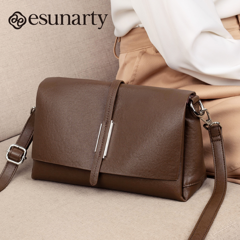 真皮女士小方包2025新款头层牛皮大容量中年妈妈款女式单肩斜挎包