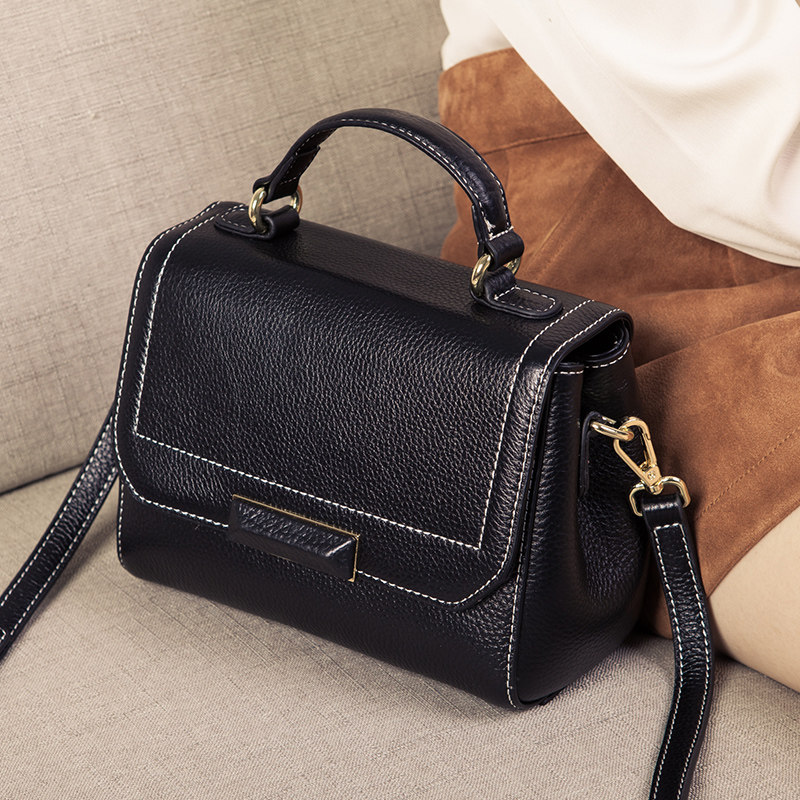 洋气时尚风真皮百搭质感小方包