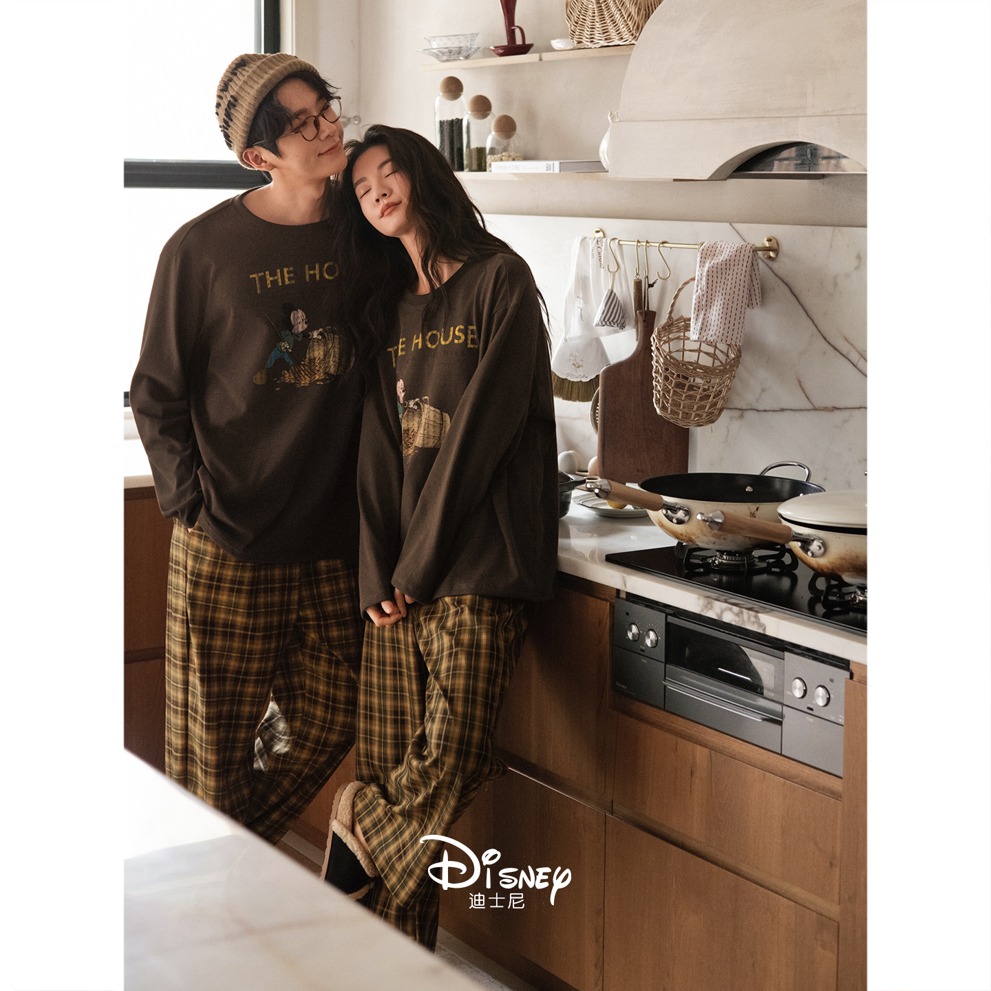 迪士尼卡通情侣睡衣春秋新款柔软针织棉长袖家居服宽松男女士套装