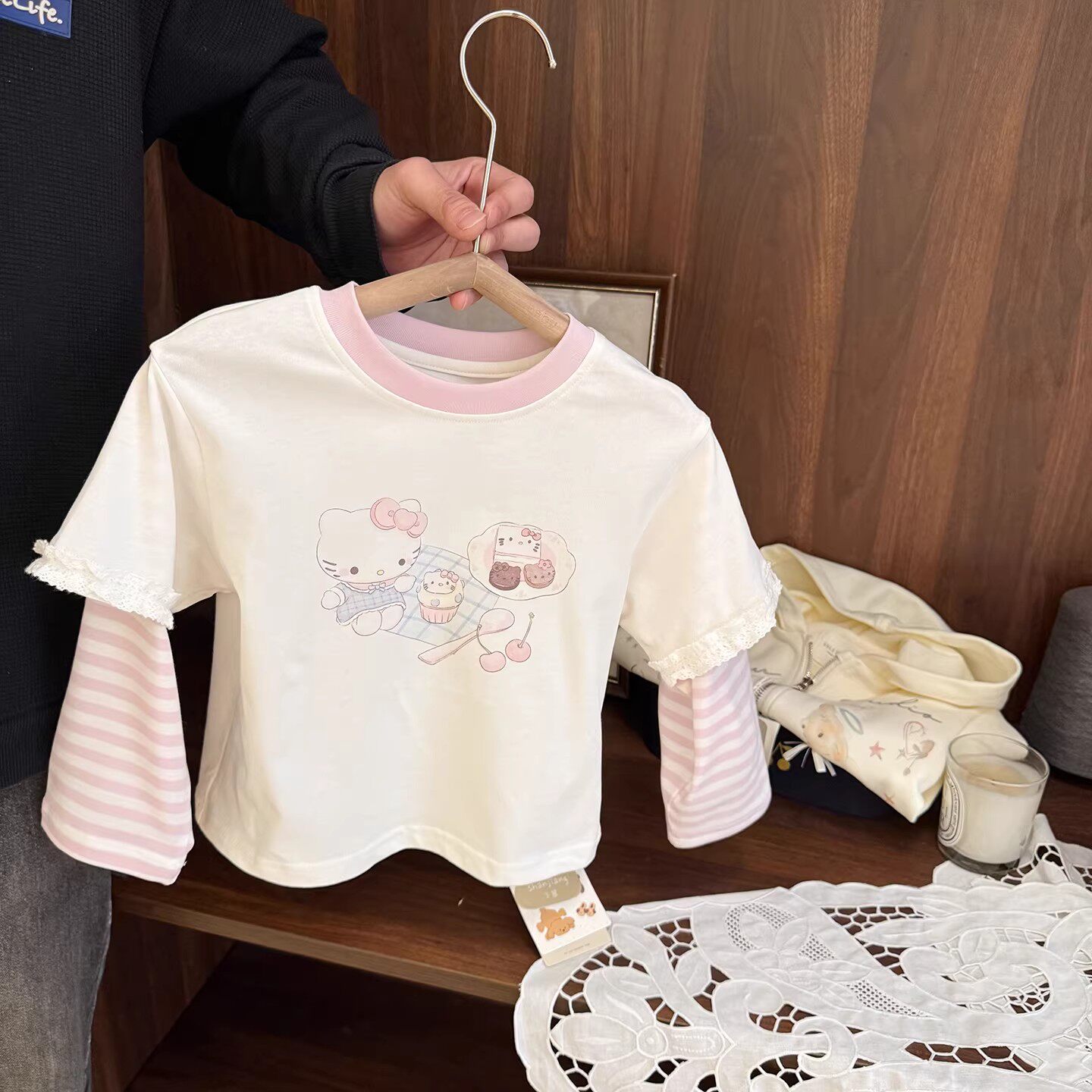 女宝宝T恤2026春季新款女童长袖花边打底衫KT猫咪印花圆领上衣