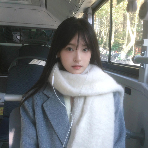 纯白色围巾女士秋冬季2024新款高级感韩系米色围脖百搭保暖氛围感