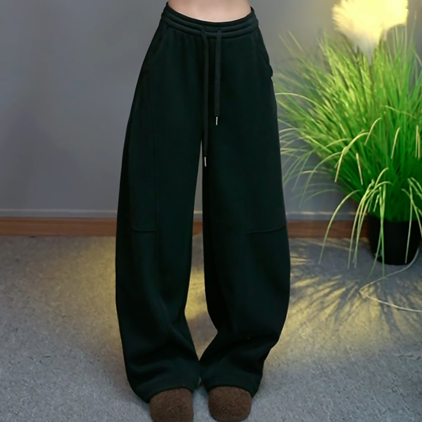 Ader黑色加绒加厚运动休闲卫裤女2025冬季新款百搭显瘦阔腿弯刀裤,女装/女士精品,大码裤装,淘宝优惠券,粉丝福利购,淘宝优惠卷