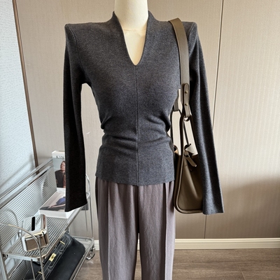 气质V领针织衫修身长袖毛衣内搭