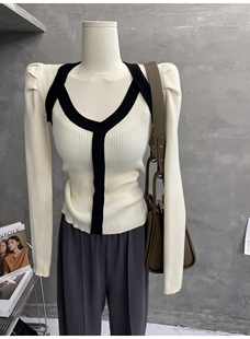 法式高级感~V领漏锁骨打底针织衫泡泡袖毛衣显瘦撞色上衣女冬潮