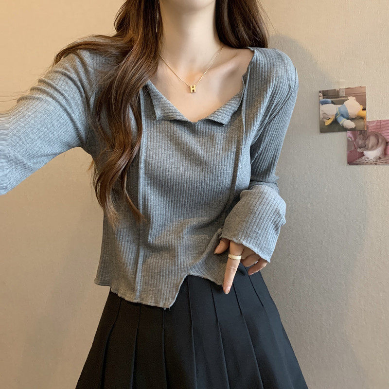 秋季女V领短款长袖设计感针织衫