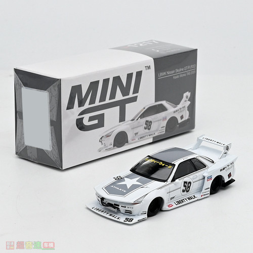 MINIGT164R32汽车模型