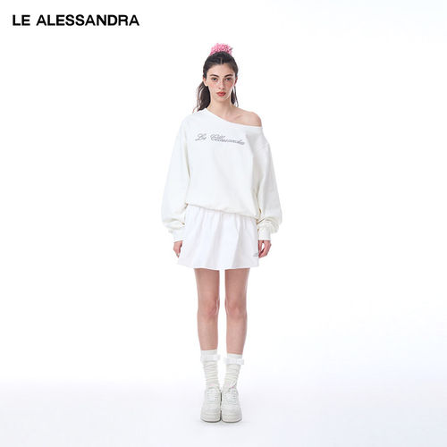 LEANDRA秋冬斜肩设计卫
