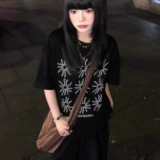 黑色