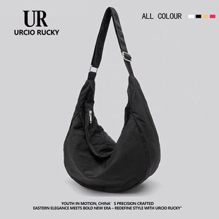 UR韩版男女通用款2025超轻便运动大容量防水尼龙饺子包单肩斜挎包