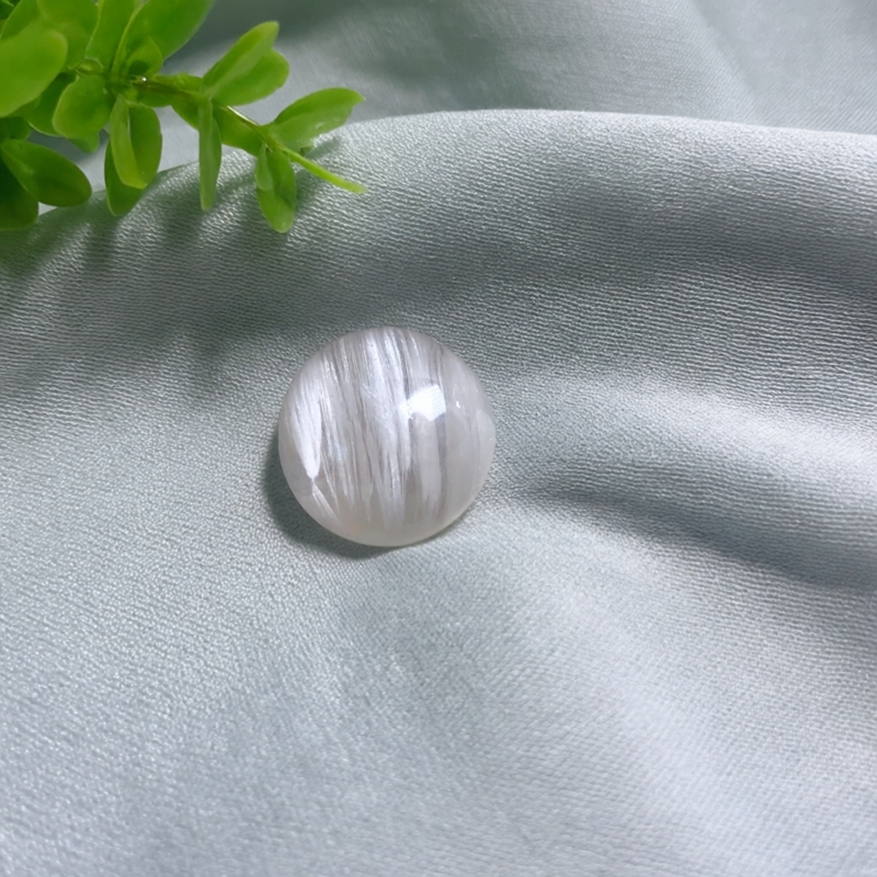 9.8mm(没有任何优化注胶) 老矿天然水晶拉丝顺发蓝兔毛单珠