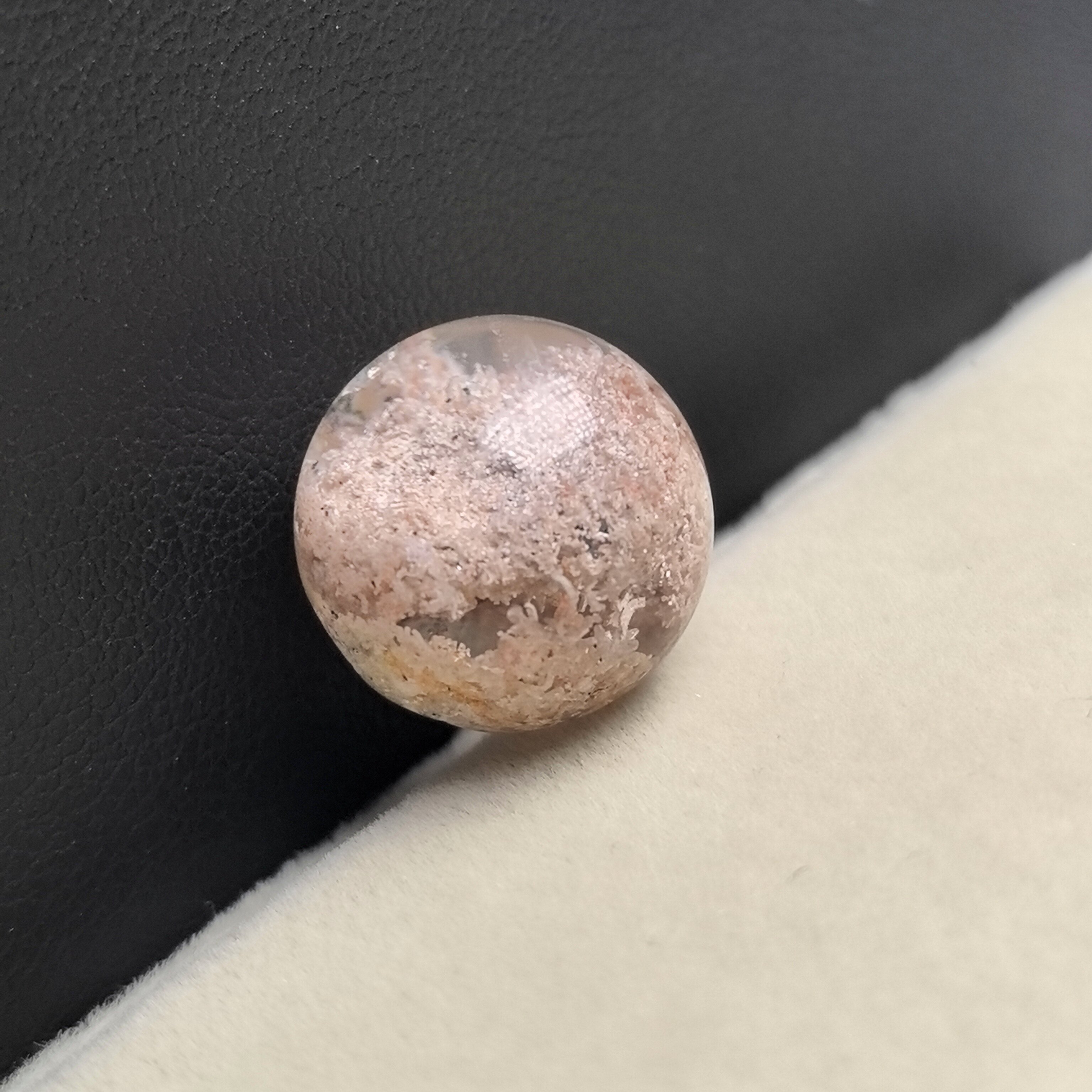 13.8(没有任何优化注胶)有瑕疵亏本大漏 老矿天然水晶粉幽灵单珠