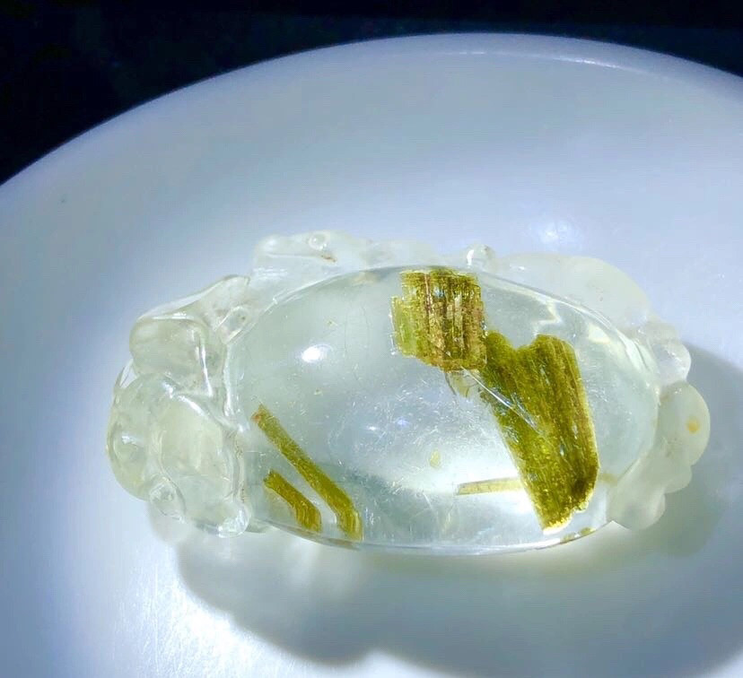 天然含全包裹绿碧玺共生发晶水晶吊坠貔貅