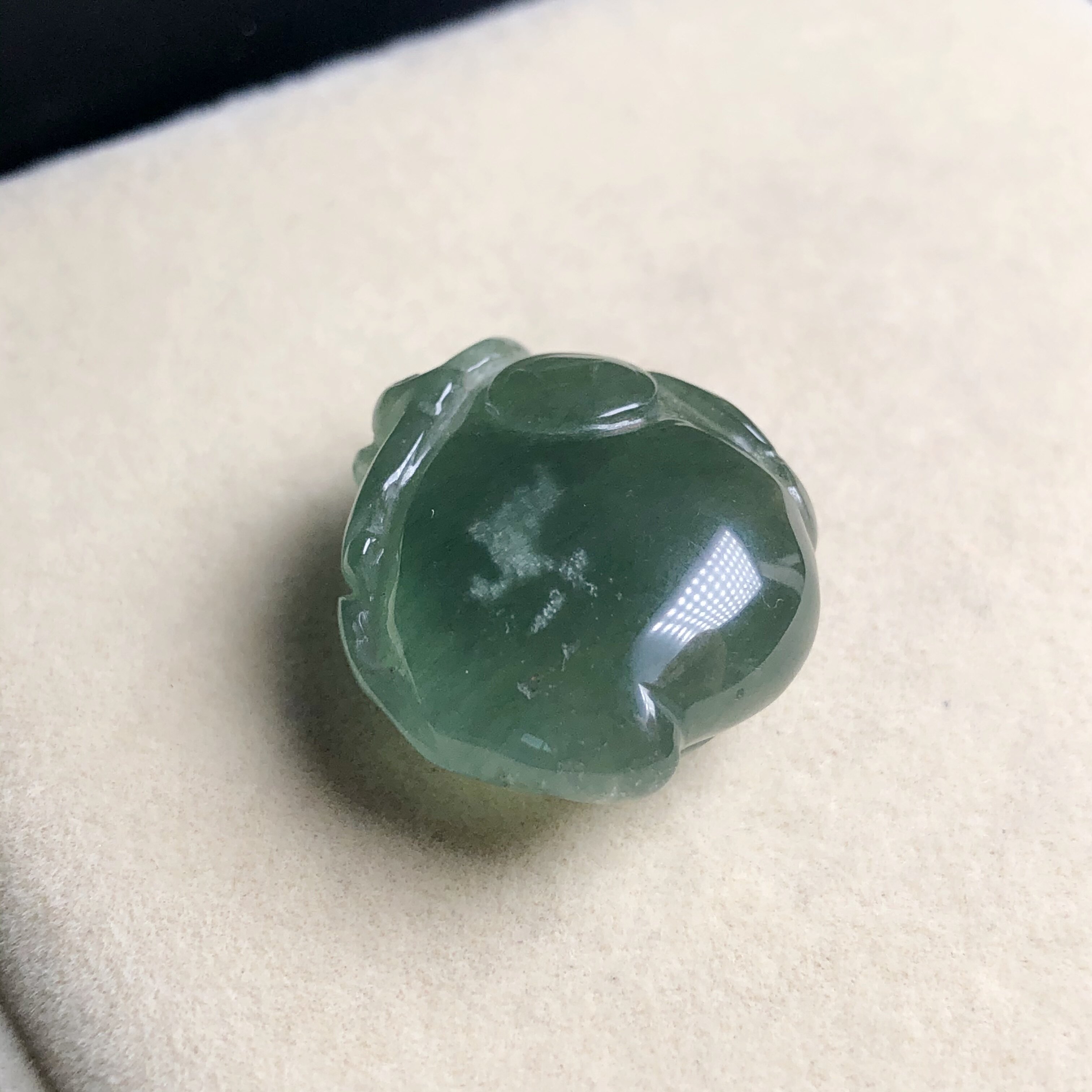 老矿天然绿兔毛雕刻水晶吊坠寿桃