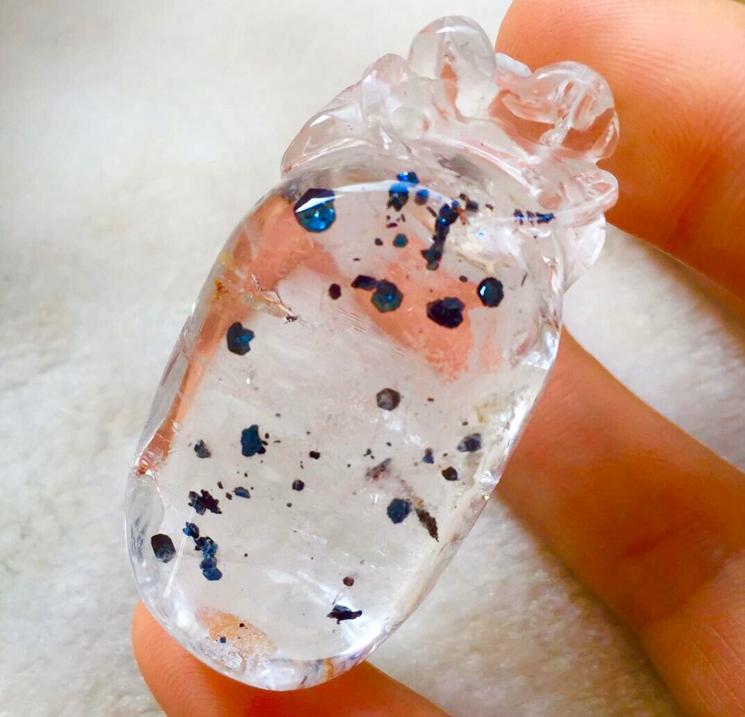 天然蓝云母矿石包裹体水晶雕刻吊坠螃蟹