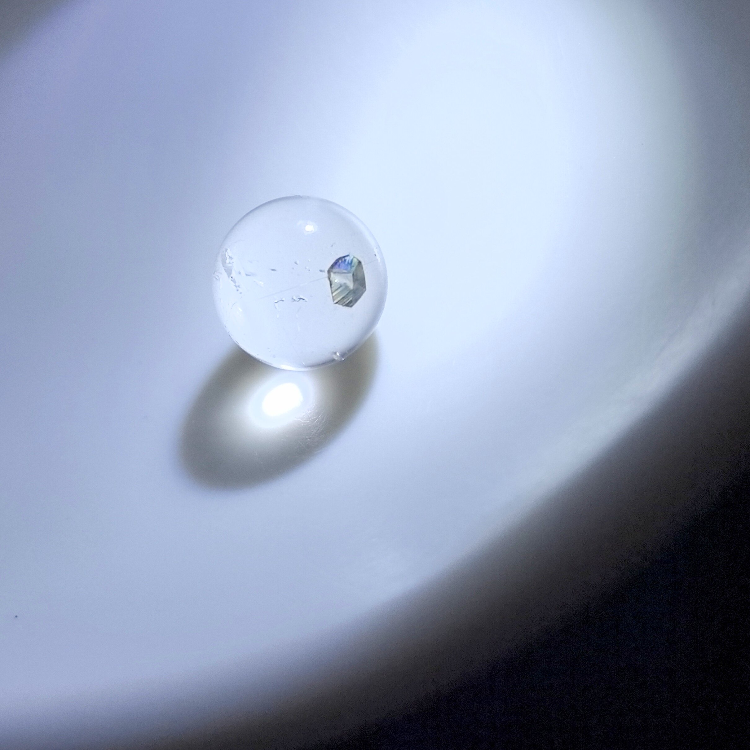 8.6mm巴西老矿天然水晶包裹蓝宝石矿石云母单珠