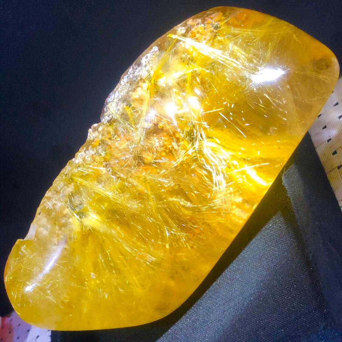 巴西老矿钛晶花共生晶中晶水晶原石把玩摆件