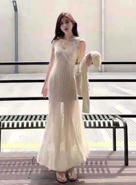 法式纯欲浪漫高级感吊带连衣裙女夏季新款显瘦修身气质设计感长裙