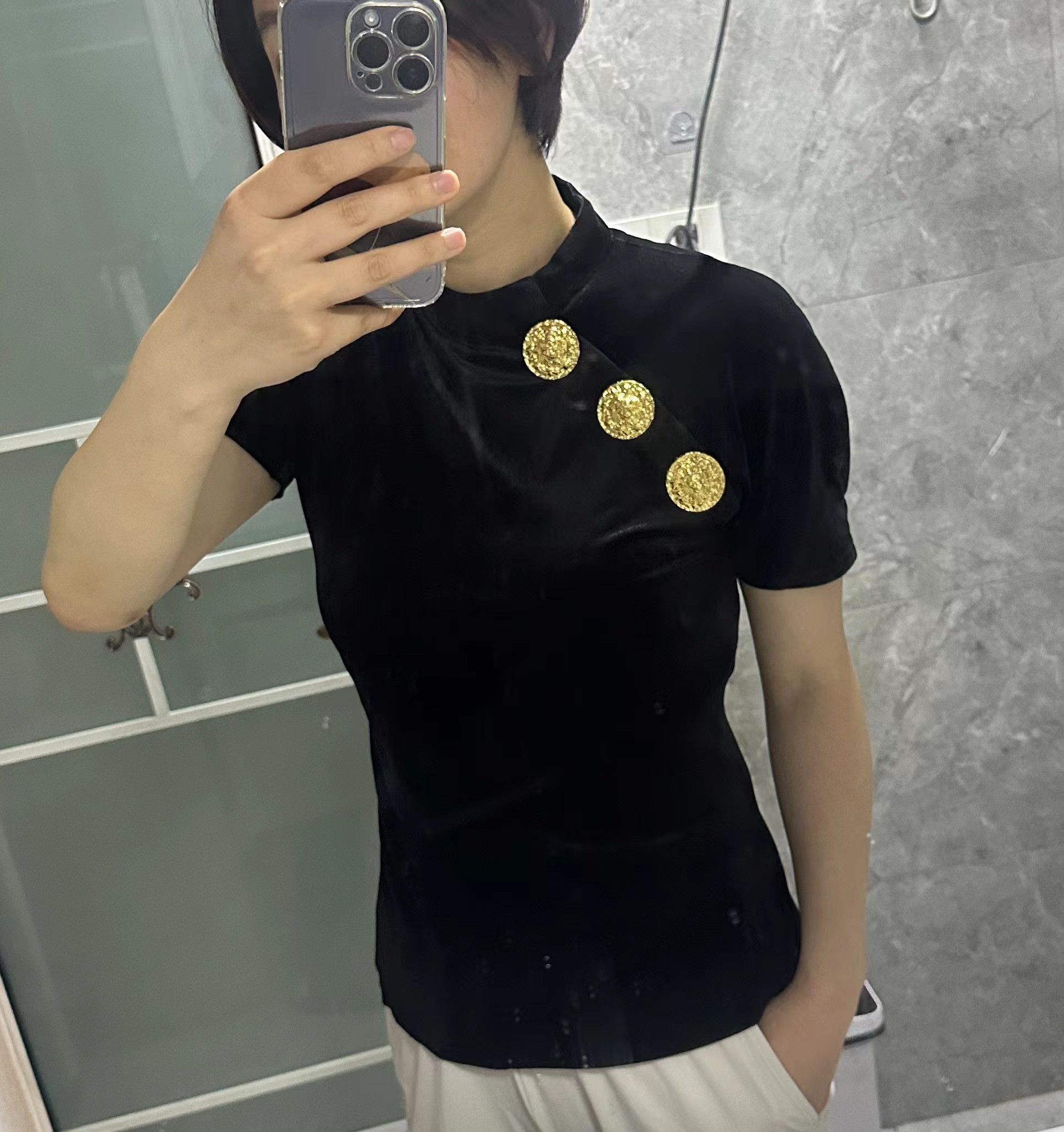 显瘦版型好巴e曼丝绒复古上衣
