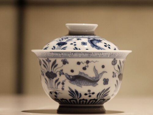 半斋仿古青花春风鱼藻纹大元宝盖碗150m l