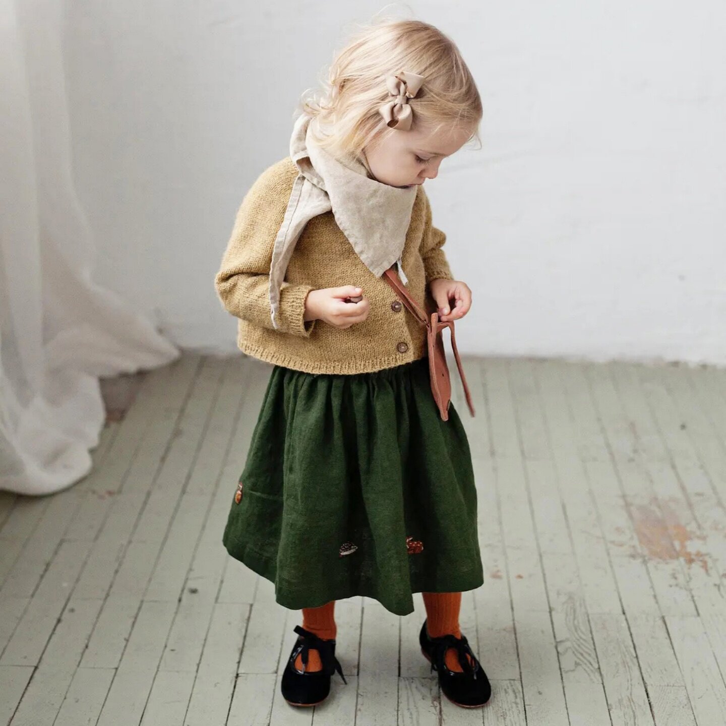 春夏儿童薄款亚麻围巾外出小围脖防风文艺宝宝三角巾披肩拍照道具