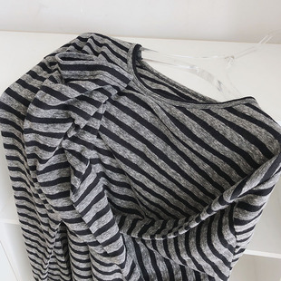 敲显瘦！洋气灰色圆领条纹长袖恤女秋季宽松慵懒风内搭打底衫上衣