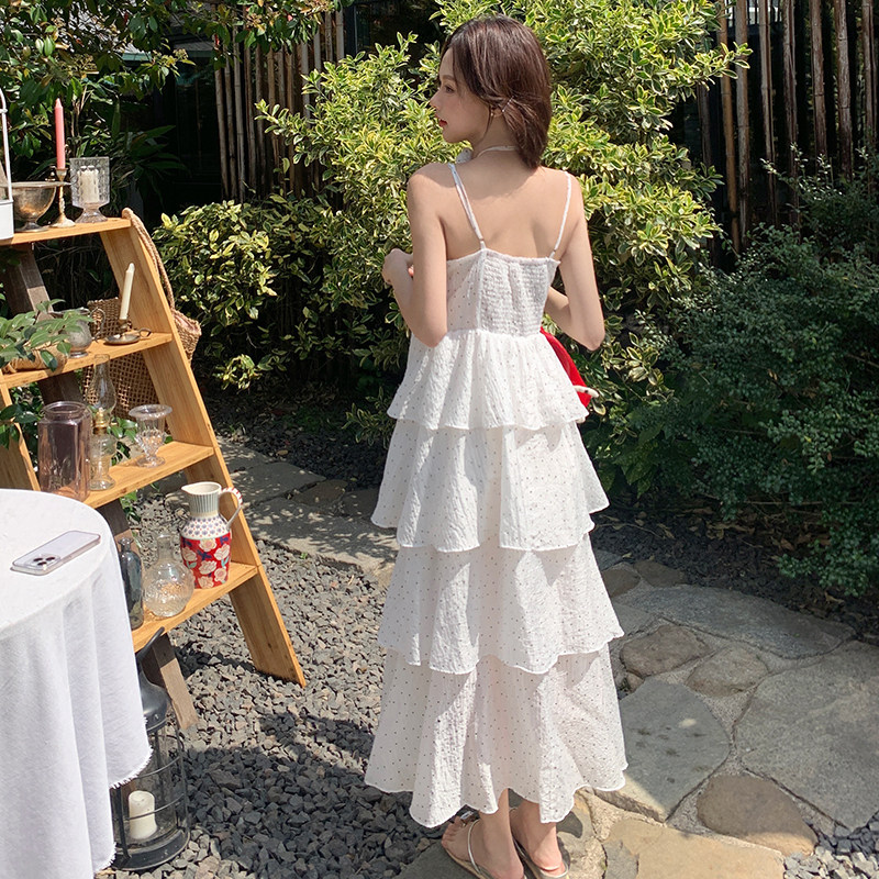 纯欲白色波点吊带连衣裙女夏季V领收腰不规则蛋糕裙度假仙女长裙