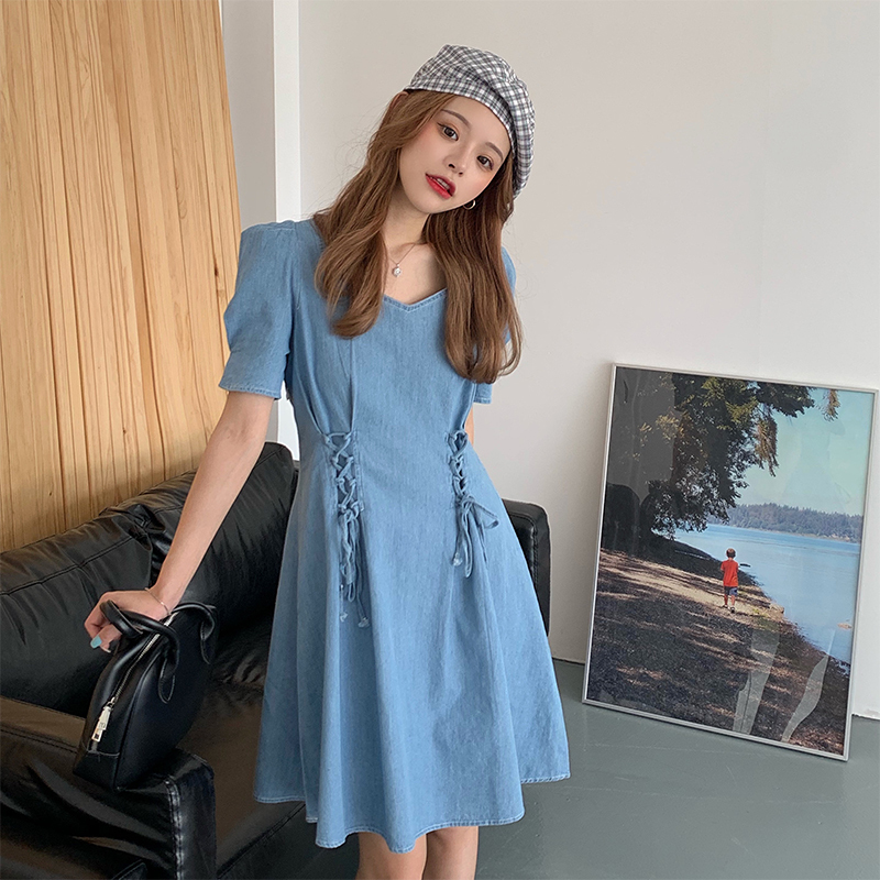 Han Xia has a bandaged denim dress~