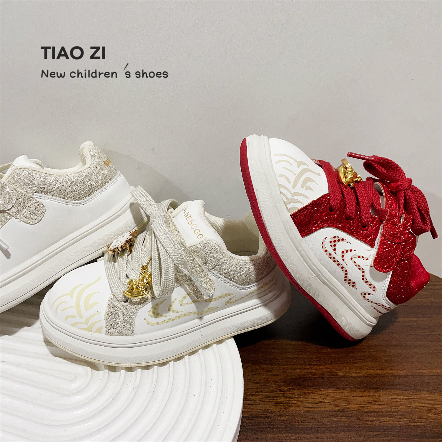 2026年春季款时尚亮片小童软底休闲鞋百搭潮流女童麦昆鞋轻便板鞋