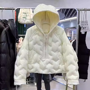 韩系简约风2025冬白鸭绒短款连帽轻薄羽绒服不规则绗缝保暖超显瘦