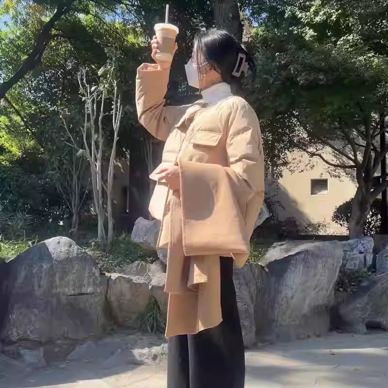 2025年新羊绒围巾款羽绒服女短款圆领韩版风白鸭绒羽绒服外套纯色