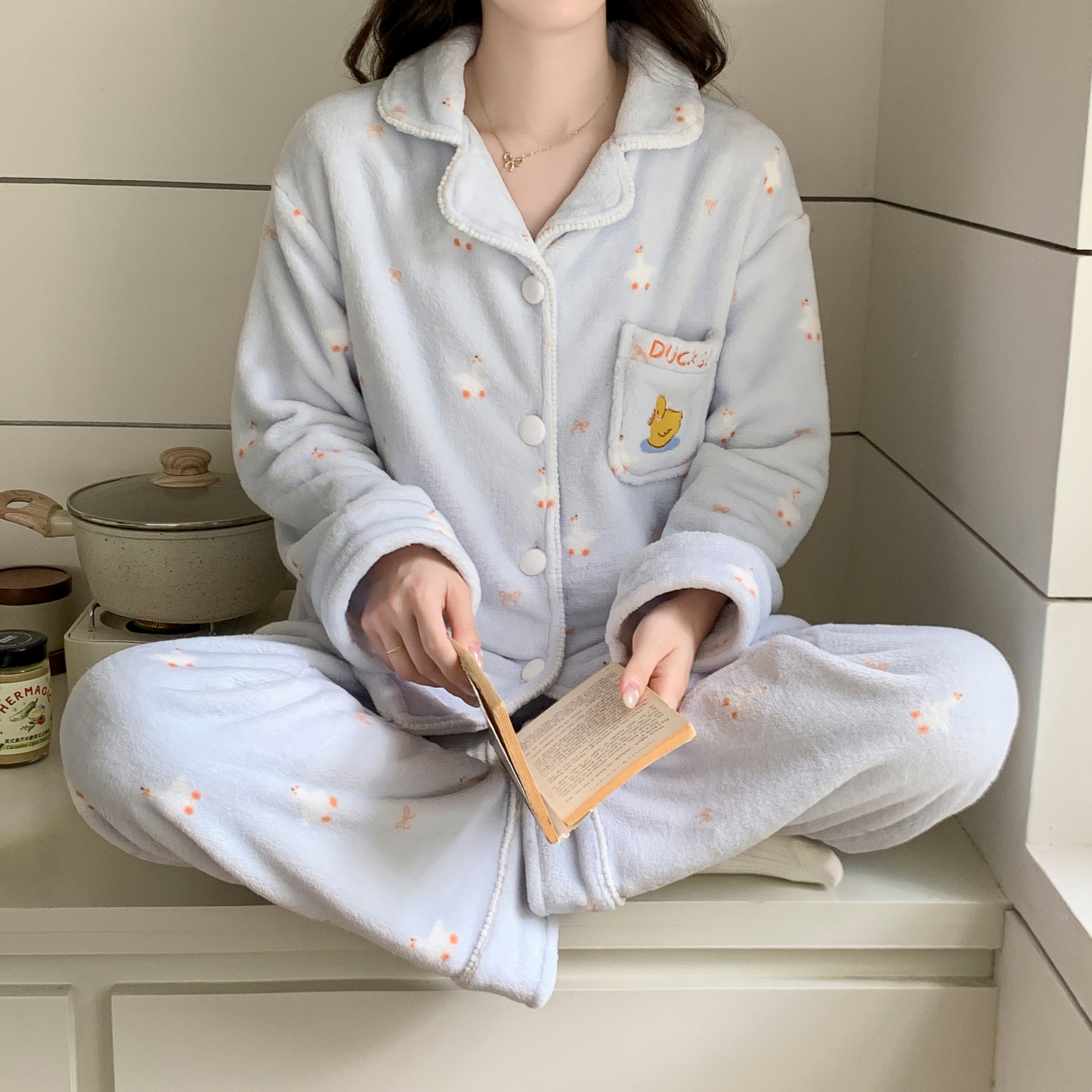 薄绒揭阳睡衣女款长袖2025新款加厚秋冬季少女珊瑚绒家居服可外穿