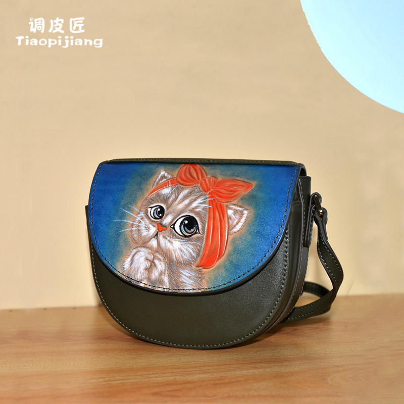 调皮匠马鞍包女斜挎小包皮雕包