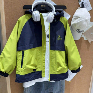 2026春装中大童男童女童亮色冲锋衣外套户外防水洋气风衣潮酷上衣