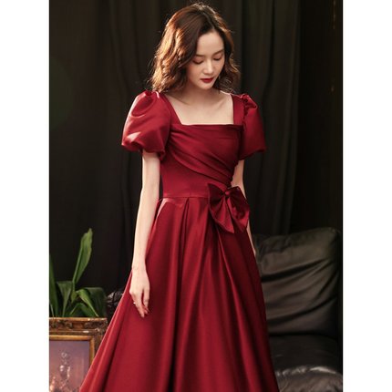 敬酒服新娘2023春夏季新款结婚订婚酒红色缎布礼服复古公主小个子