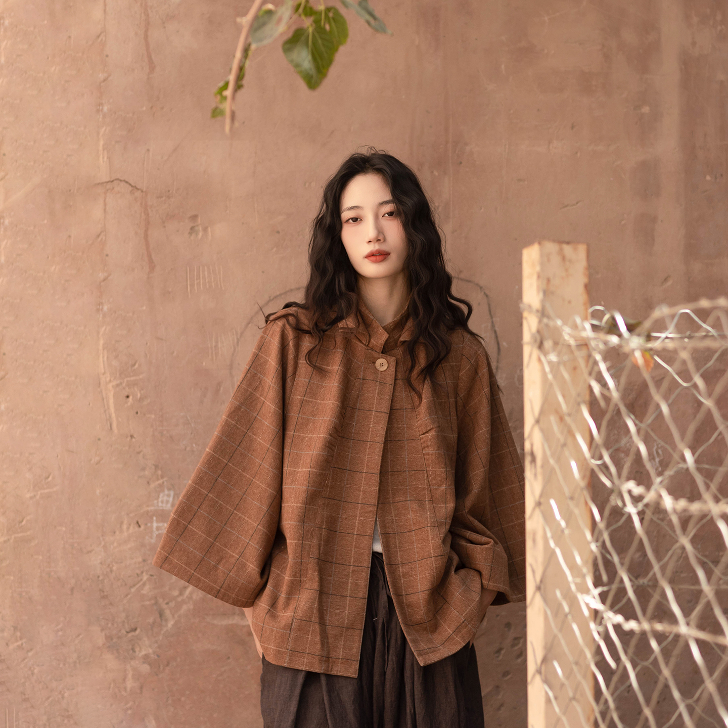 大拙鎏金琥珀穿搭斗篷式毛呢外套